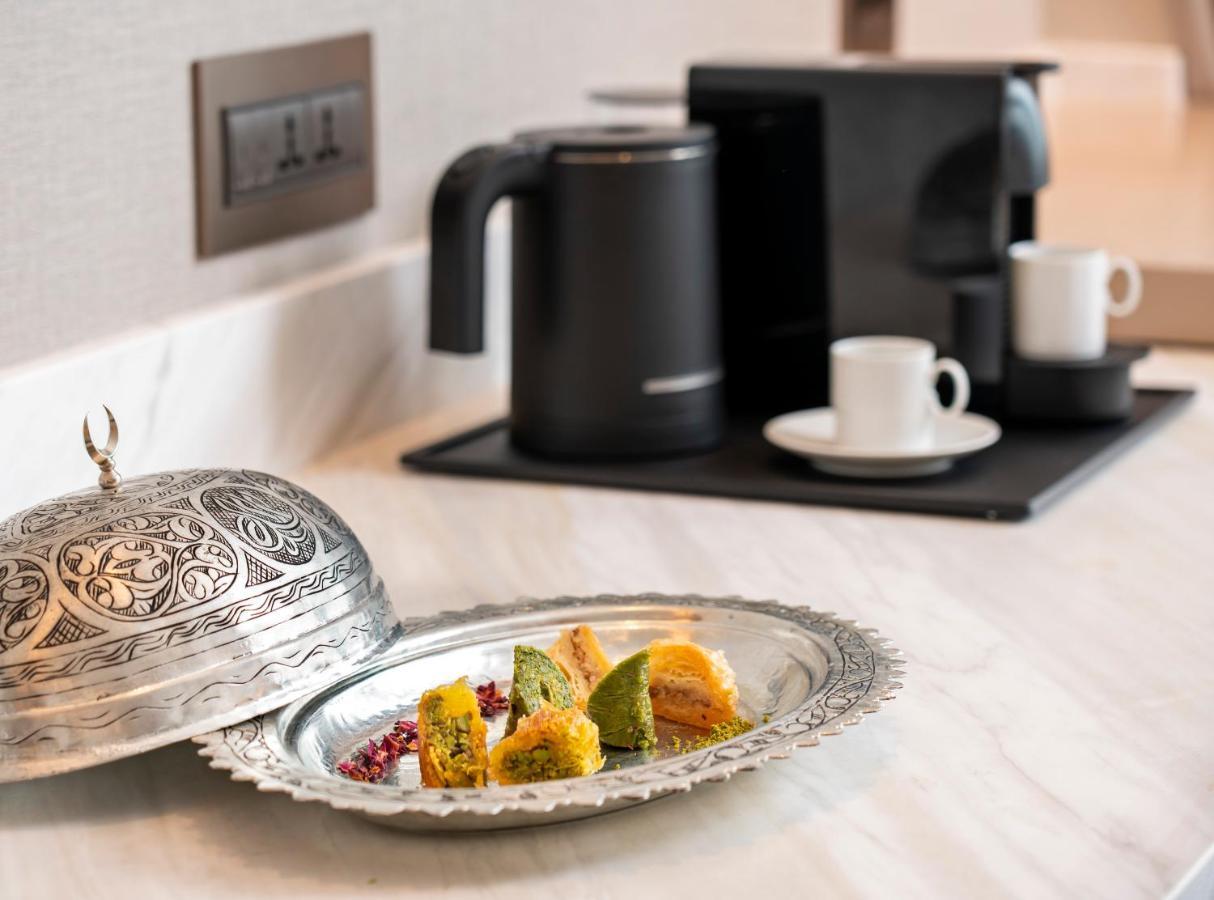 Address Istanbul Hotel Exterior foto A coffee machine in a hotel room
