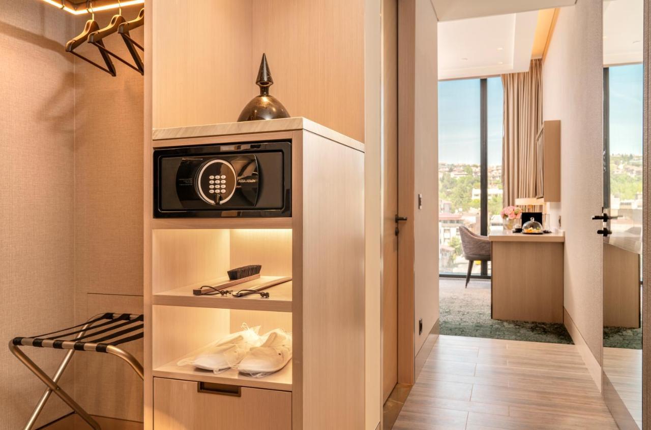 Address Istanbul Hotel Exterior foto A safe in a hotel room