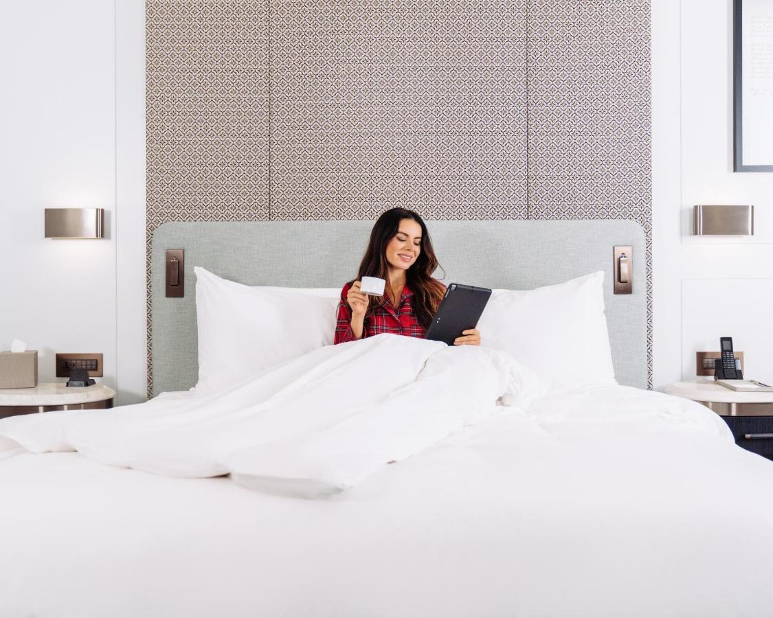 Address Istanbul Hotel Exterior foto A guest in a bedroom at the Hilton London Paddington