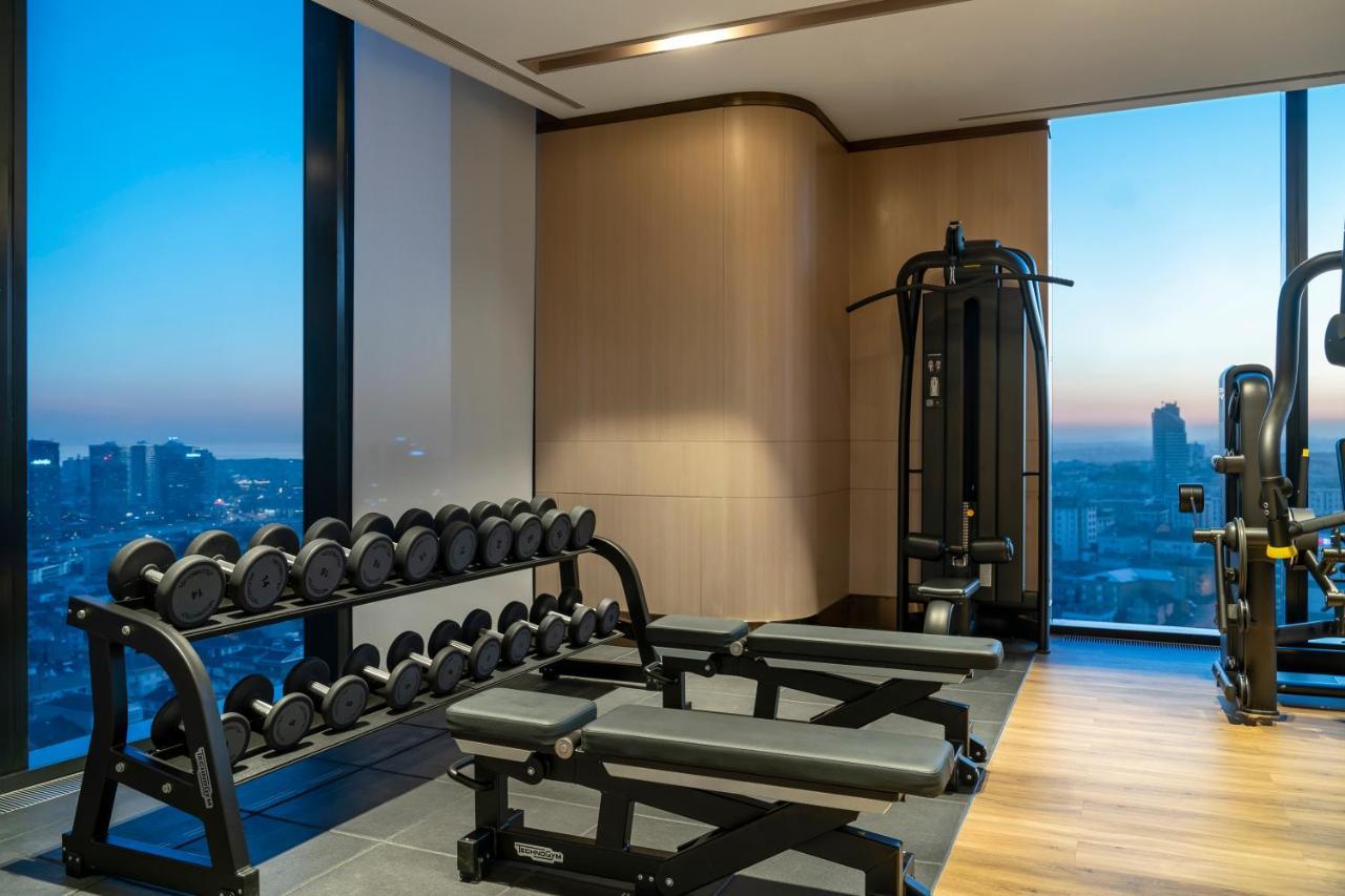 Address Istanbul Hotel Exterior foto The gym at the Ritz-Carlton, Osaka