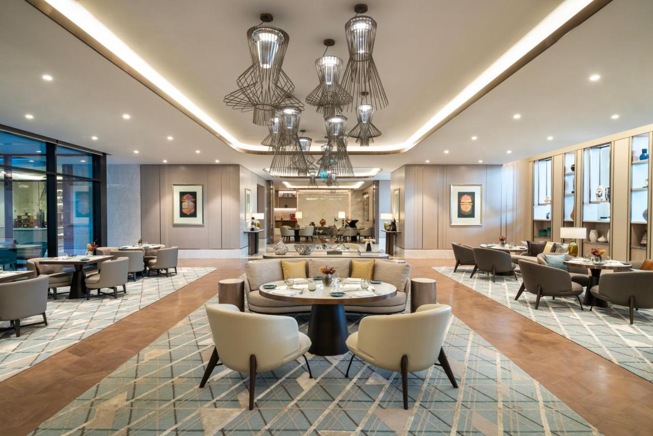 Address Istanbul Hotel Exterior foto The Club at London Heathrow Airport